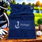 Preview: Personalisiertes Golfhandtuch in Marineblau mit Golferin und Wunschname