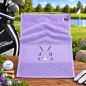 Preview: Golfhandtuch Helllila Personalisiert mit Golfmotiv und Initialen