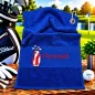 Preview: Golfhandtuch Blau Personalisiert mit Golftasche und Namen Hellrot