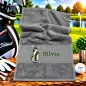 Preview: Golfhandtuch Mittelgrau Personalisiert mit Golftasche und Namen in Dunkelgrün