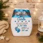 Preview: Personalisiertes Windelgeschenk in Türkisblau für Babys, bestickt mit Name, Fußabdruck und den Geburtsdaten.