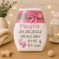 Preview: Personalisiertes Windelgeschenk in Rosa für Mädchen, hochwertig bestickt mit Name, Fußabdruck und Geburtsdaten.