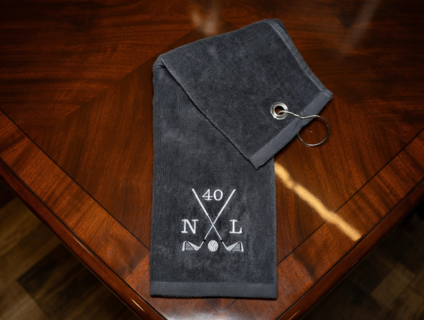 Golfhandtuch mit Namen bestickt