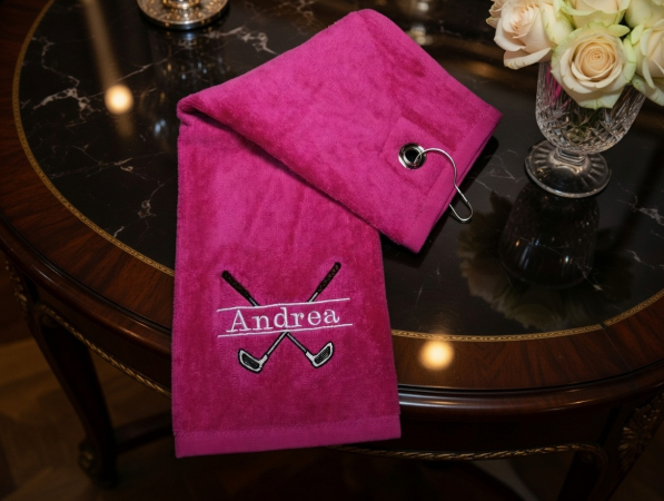 Personalisiertes Golfhandtuch mit Name bestickt