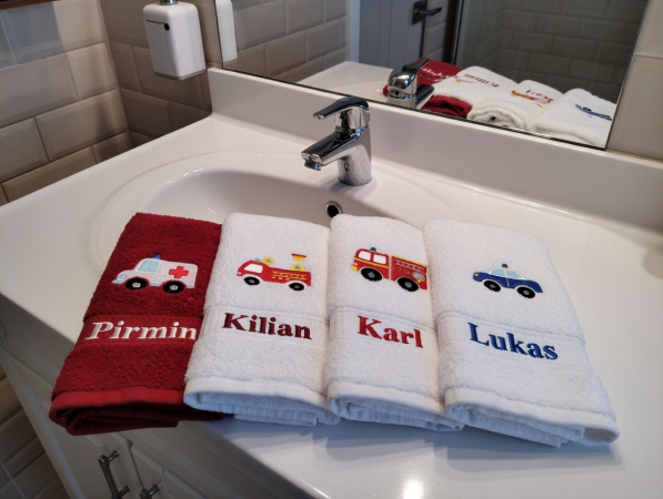 Handtuch mit Rettungswagen Polizeiauto Feuerwehrauto