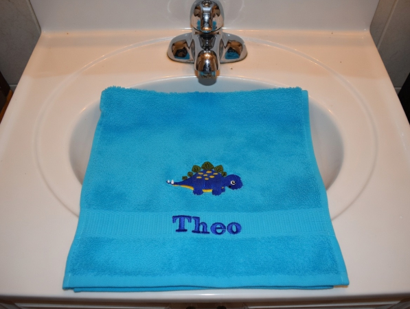 Dinosaurier Handtuch mit Namen besticken lassen