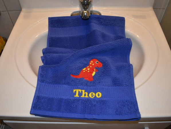 Preview: Dino Handtuch besticken lassen