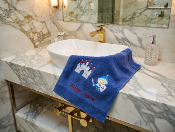 Preview: Ritter Handtuch besticken lassen