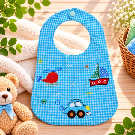 Baby Lätzchen aus Baumwolle mit Auto und Flugzeug Motiv