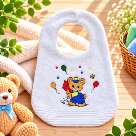 Baby Lätzchen aus Baumwolle mit gesticktem Bär Motiv