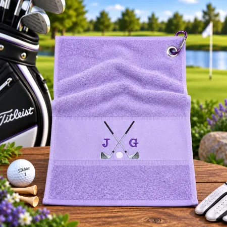Golfhandtuch Helllila Personalisiert mit Golfmotiv und Initialen
