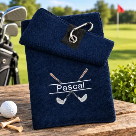 Marineblaues Golfhandtuch mit Name Pascal und Golfmotiv bestickt