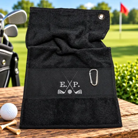 Schwarzes Golfhandtuch mit Initialen E. P. in Weiß und Golfmotiv bestickt