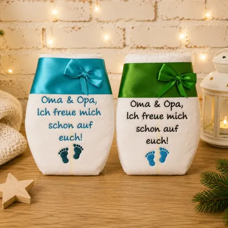 Bestickte Windel als Überraschung für Oma & Opa.
