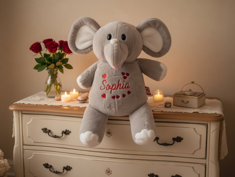 Lieferumfang: Stofftier ohne Dekoration. Bild: "KI-generierter Inhalt."