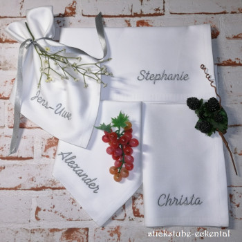 Preview: Stoffservietten Hochzeit mit Namen Schriftart A Position 2,3,6