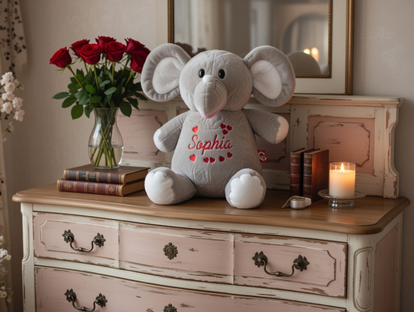 Stofftier Elefant Motiv 2 mit Name und Geburtsdaten auf dem Bauch bestickt