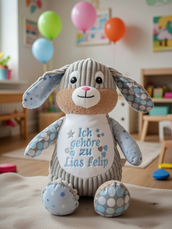 Stofftier Hase Motiv 4 mit Name und Geburtsdaten auf dem Bauch bestickt