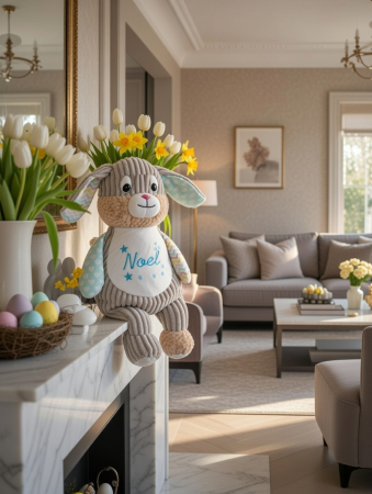 Stofftier Hase Motiv 7 mit Name und Geburtsdaten auf dem Bauch bestickt