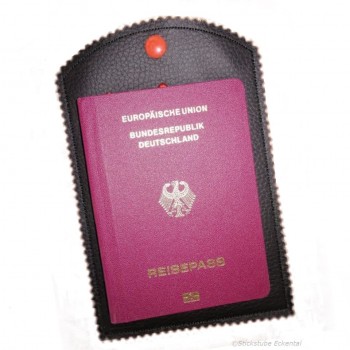 Preview: Reisepass passt problemlos rein.