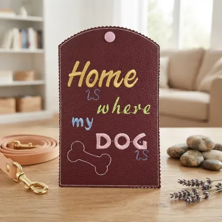Dunkelrote Heimtierausweis-Hülle Home is where my Dog fertig bestickt