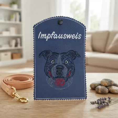 Dunkelblaue Impfausweishülle American Staffordshire fertig bestickt
