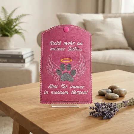 Pinke Heimtierausweis-Hülle für Hund und Katze fertig bestickt