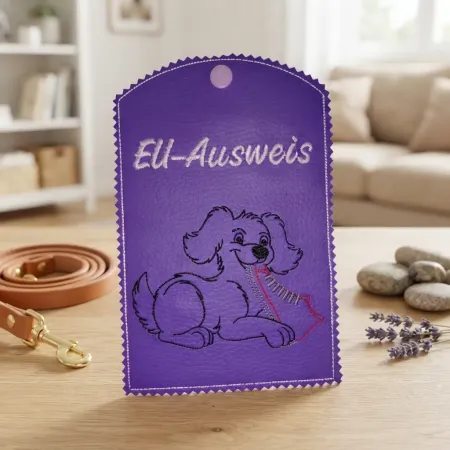 Lila EU-Heimtierausweis-Hülle mit EU-Ausweis bestickt