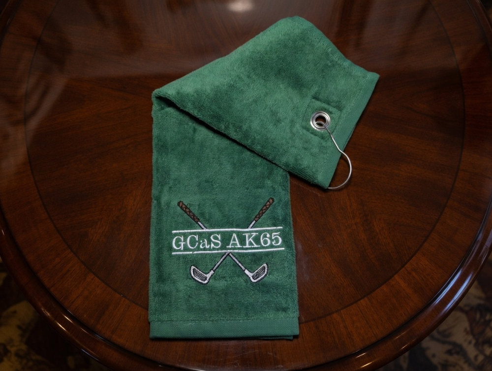 Personalisiertes Golfhandtuch mit Name bestickt
