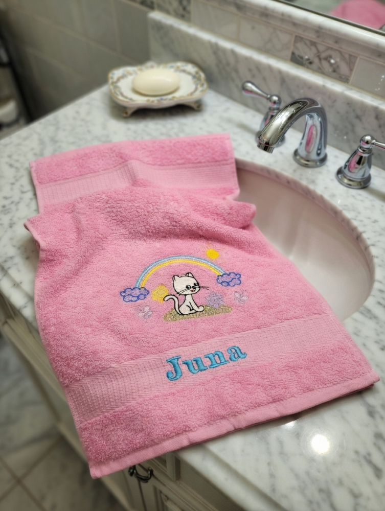 Handtuch mit Katzen besticken lassen