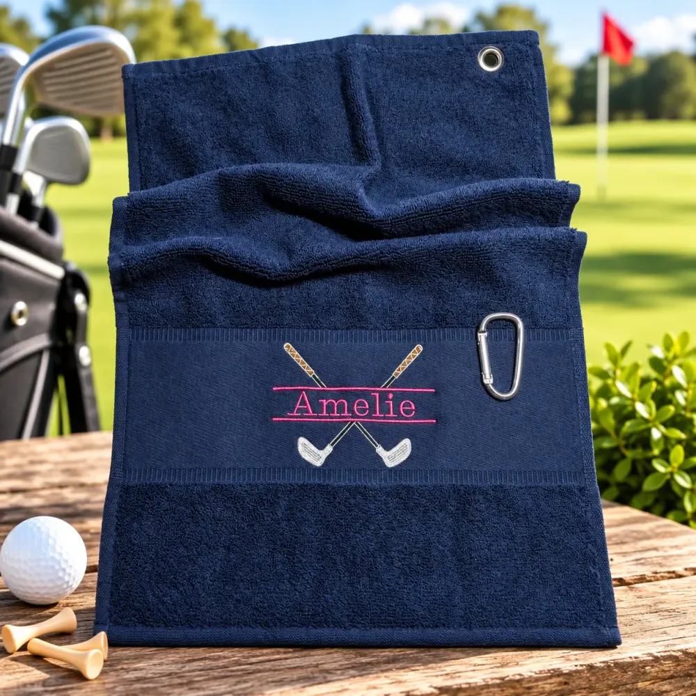Marineblaues Golfhandtuch mit Name Amelie in Pink und Golfmotiv bestickt
