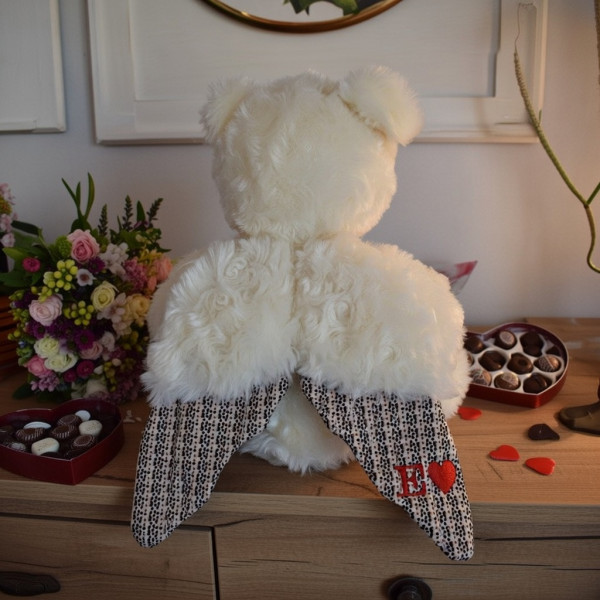 Lieferumfang: Stofftier ohne Dekoration. Bild: "KI-generierter Inhalt."