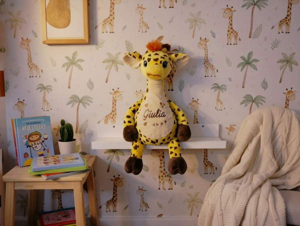 Lieferumfang: Stofftier ohne Dekoration. Bild: "KI-generierter Inhalt."