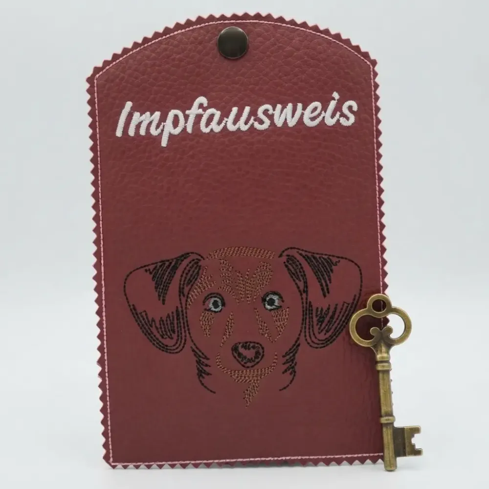 Dunkelrote Impfausweishülle Dackel Dachshund fertig bestickt