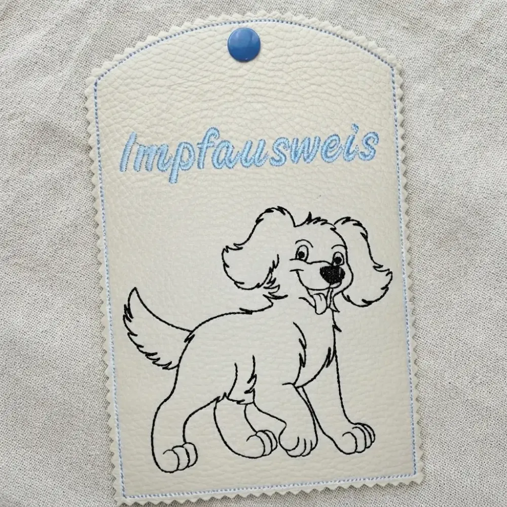 Beige Impfausweishülle mit Schriftzug Impfausweis fertig bestickt